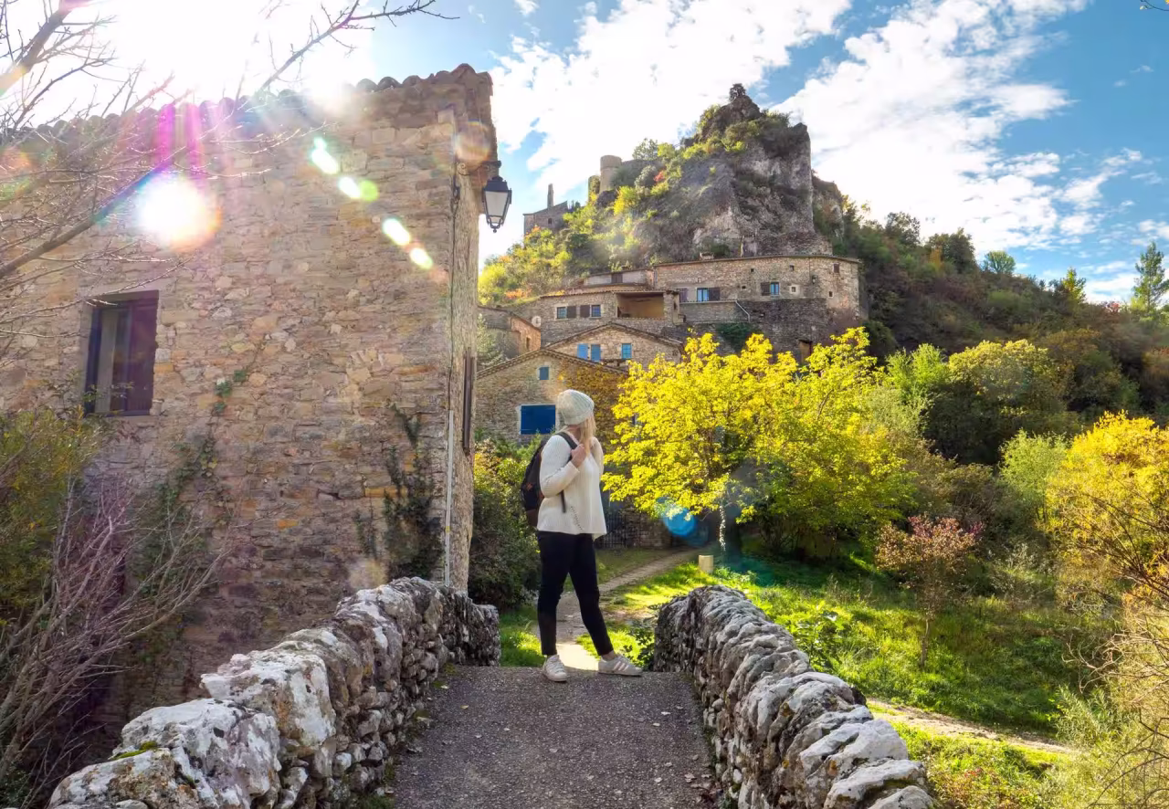 se promener dans le village de Rochecolombe ruelles et calades de Rochecolombe