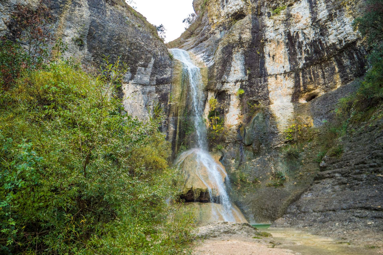 cascade de rochecolombe en eau