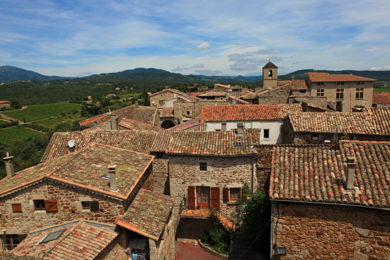 VINEZAC - village, vue du donjon