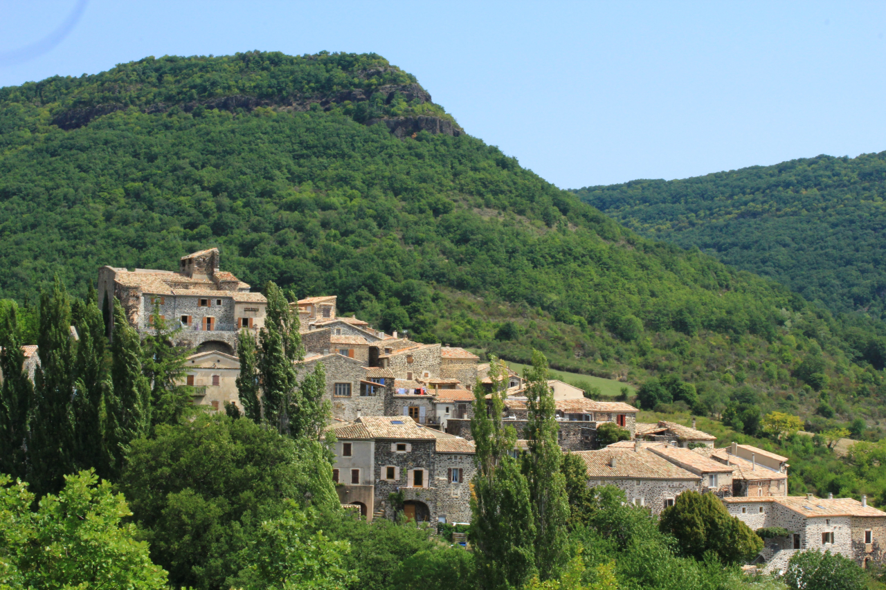 Village d'Aubignas a quelques kilomètres de la Via Ardèche