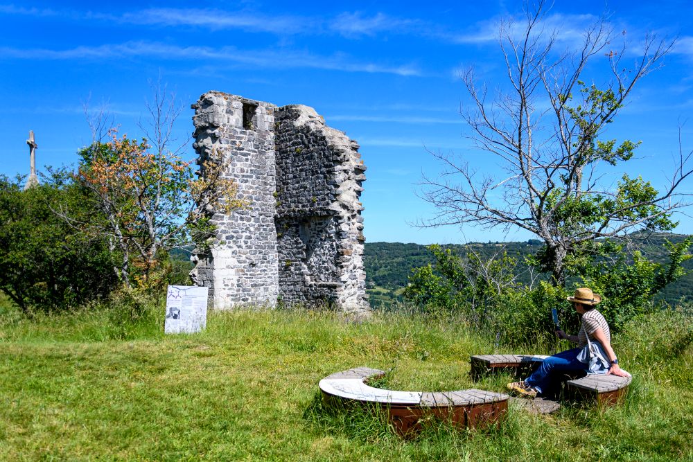 Village de caractères St Laurent-sous-Coiron Sud Ardèche château panorama
